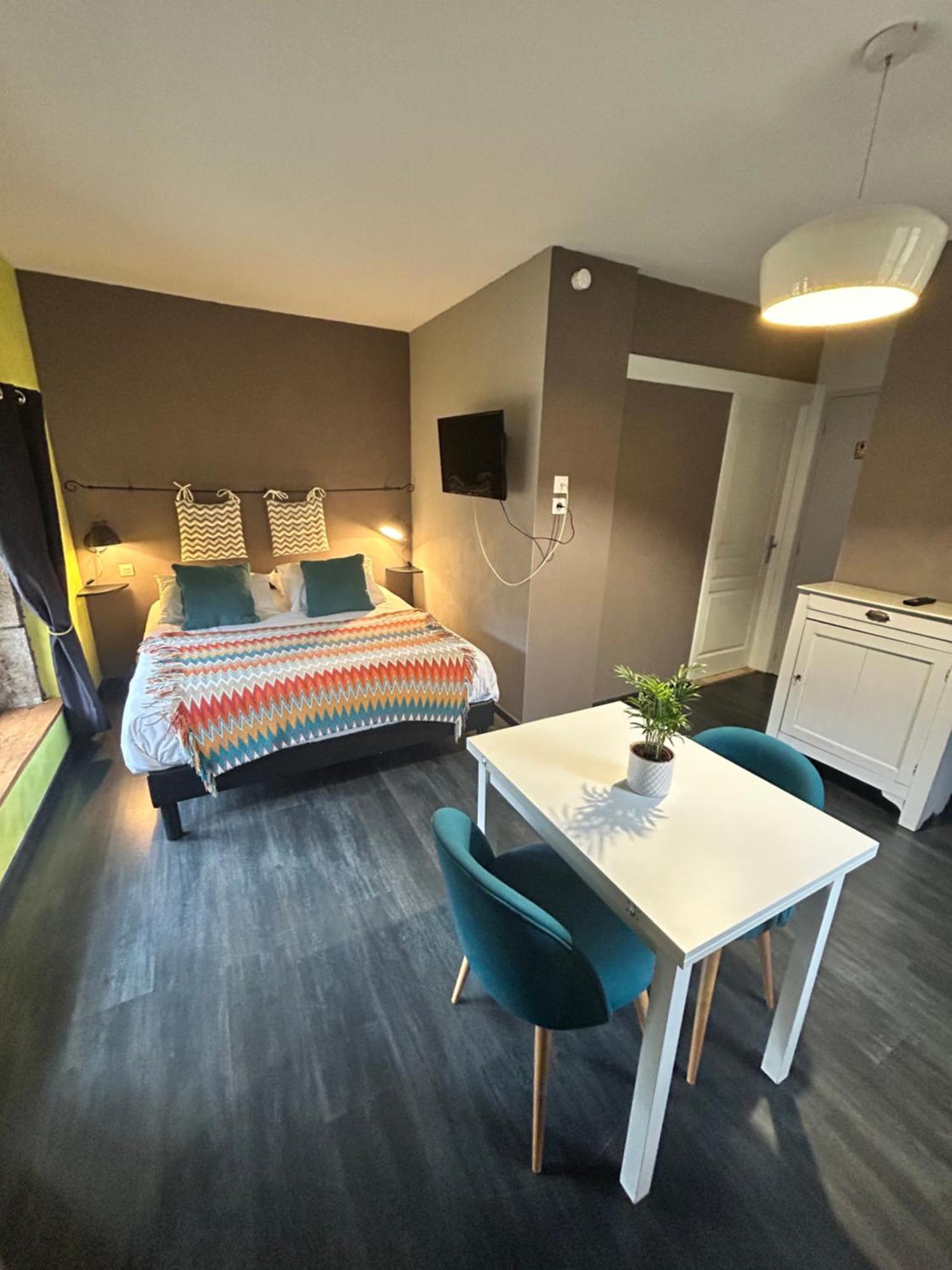 Bed and Breakfast Le D'Tour Gourmand Toulouse-le-Chateau Exterior foto